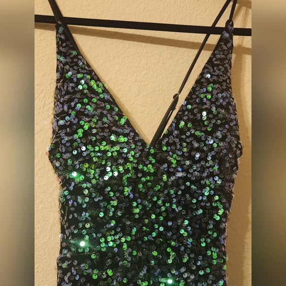 Pear Culture Deep V-Neck Ombre Sequin X-Back High Slit Long Dress - Picture 4 of 12